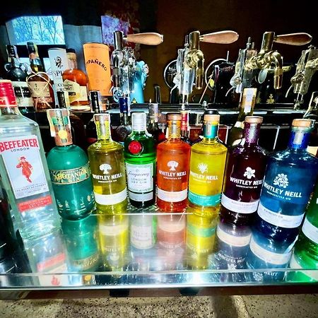 Haraburdi Recyclart Hotel Kostelec nad Orlici Ngoại thất bức ảnh