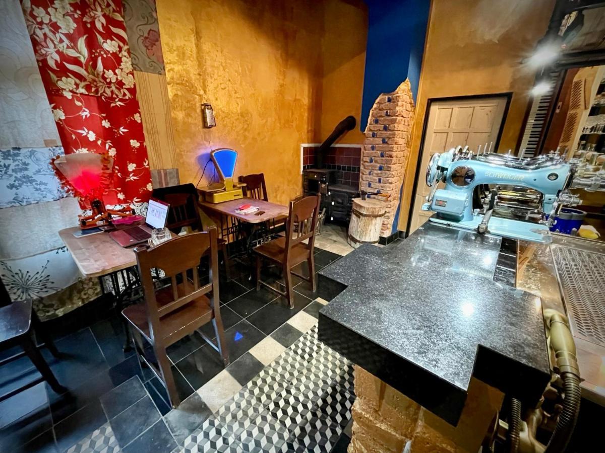 Haraburdi Recyclart Hotel Kostelec nad Orlici Ngoại thất bức ảnh
