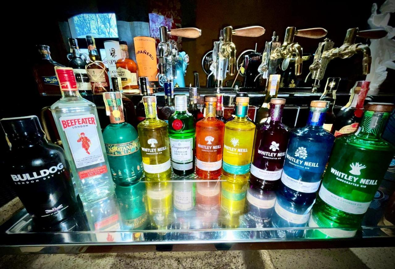Haraburdi Recyclart Hotel Kostelec nad Orlici Ngoại thất bức ảnh