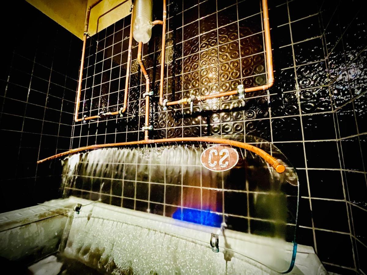 Haraburdi Recyclart Hotel Kostelec nad Orlici Ngoại thất bức ảnh