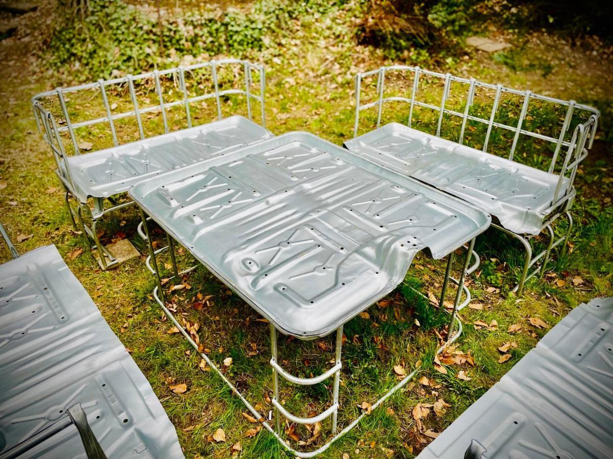 Haraburdi Recyclart Hotel Kostelec nad Orlici Ngoại thất bức ảnh