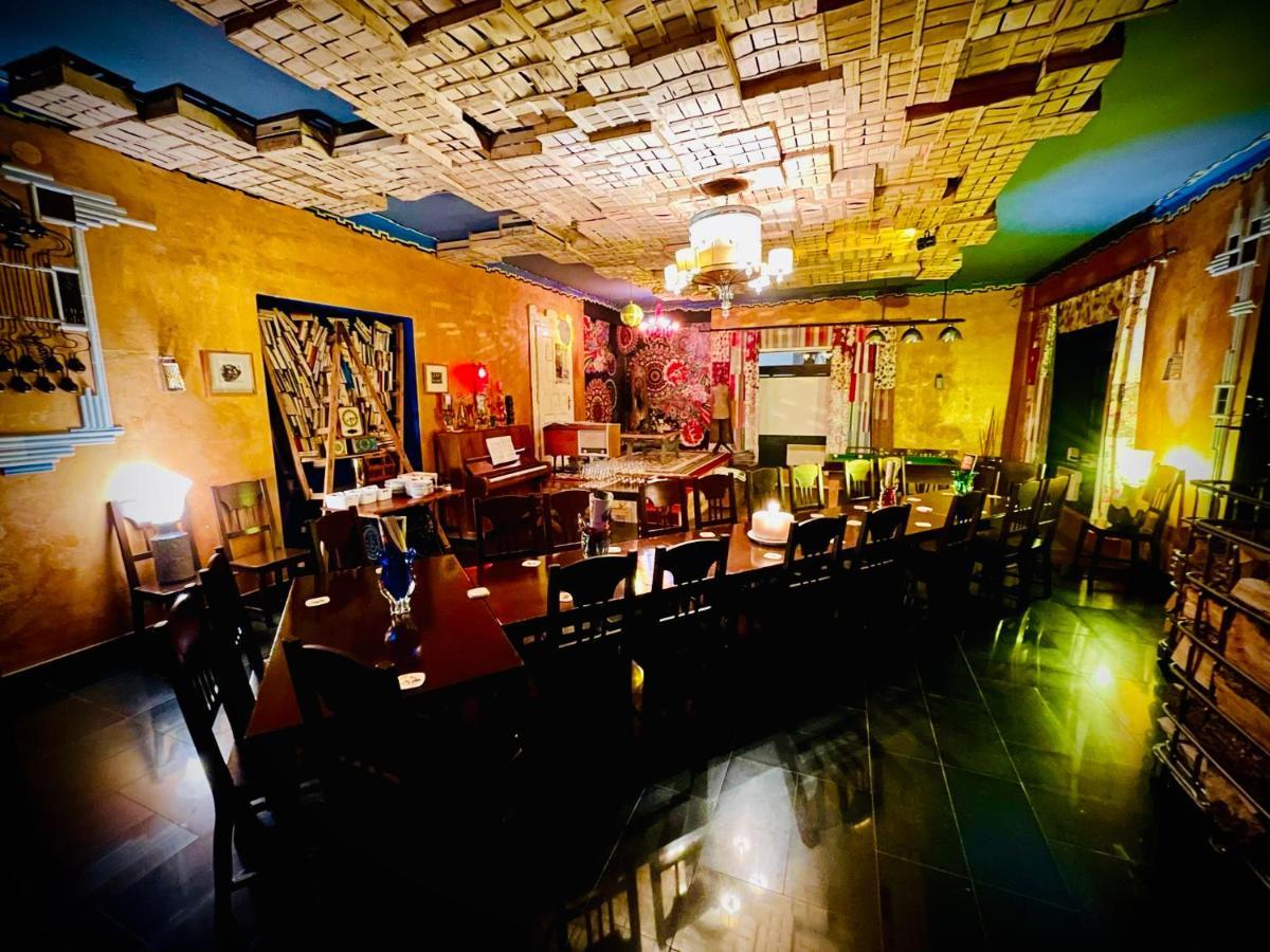 Haraburdi Recyclart Hotel Kostelec nad Orlici Ngoại thất bức ảnh