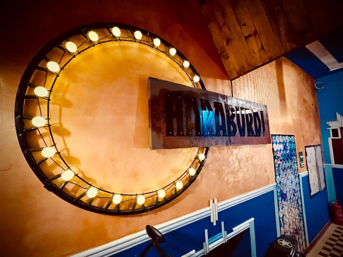 Haraburdi Recyclart Hotel Kostelec nad Orlici Ngoại thất bức ảnh