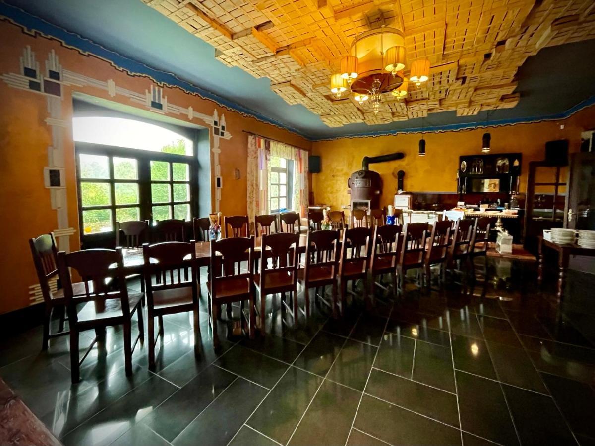 Haraburdi Recyclart Hotel Kostelec nad Orlici Ngoại thất bức ảnh